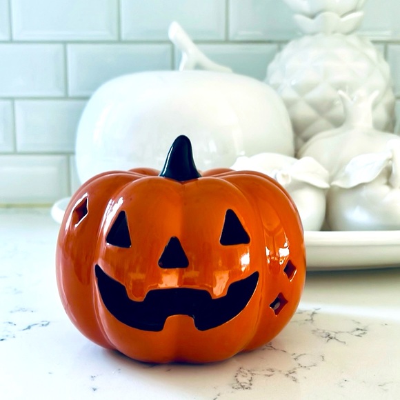 Target Bulleye’s Pre Lit Ceramic Jack-O’-Lantern - Picture 2 of 14